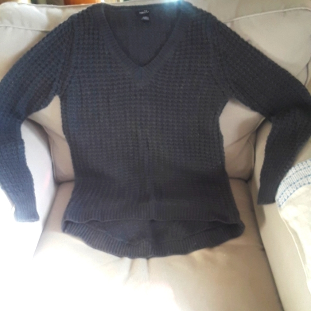 Medium grey pullover sweater long sleeved